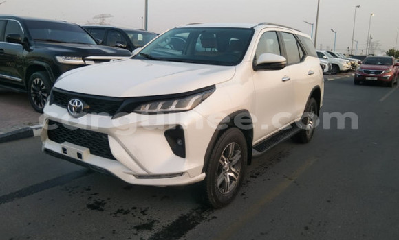 Acheter Occasion Voiture Toyota Fortuner Blanc à Boffa, Boffa