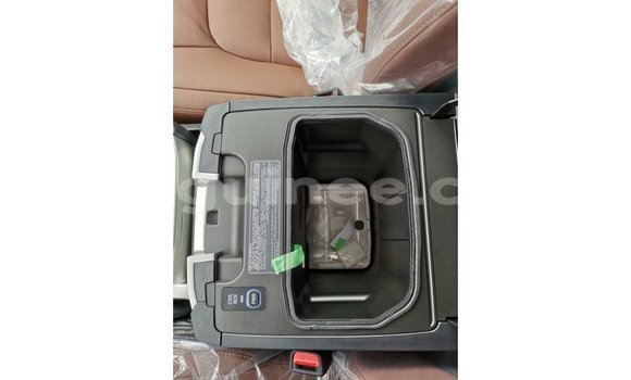 Buy Import Toyota Land Cruiser White Car in Import - Dubai in Conakry Buy Import Toyota Land Cruiser White Car in Import - Dubai in Conakry