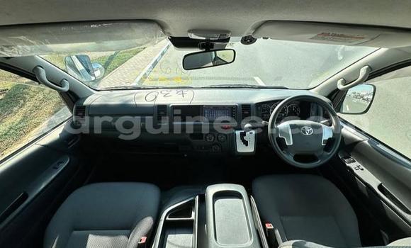 Buy Used Toyota Hiace White Car in Conakry in Conakry Buy Used Toyota Hiace White Car in Conakry in Conakry