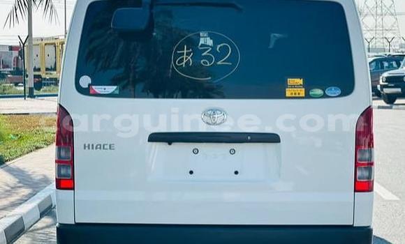 Buy Used Toyota Hiace White Car in Conakry in Conakry Buy Used Toyota Hiace White Car in Conakry in Conakry