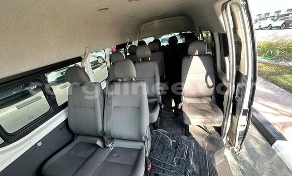 Buy Used Toyota Hiace White Car in Conakry in Conakry Buy Used Toyota Hiace White Car in Conakry in Conakry