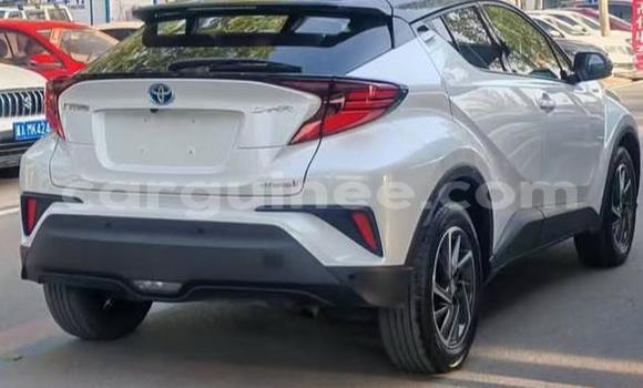 Buy Used Toyota C-HR White Car in Conakry in Conakry Buy Used Toyota C-HR White Car in Conakry in Conakry