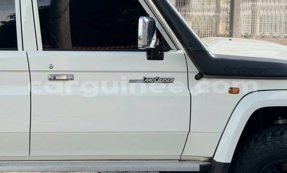 Buy Used Toyota Land Cruiser White Car in Conakry in Conakry Buy Used Toyota Land Cruiser White Car in Conakry in Conakry