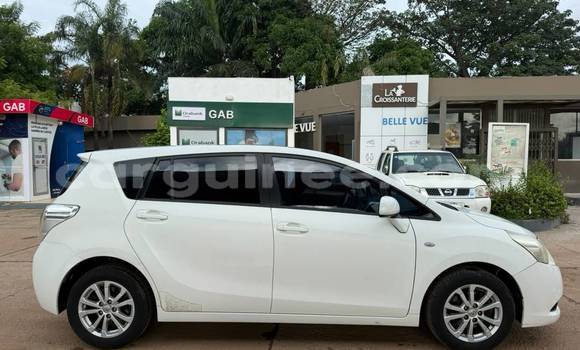 Buy Used Toyota Verso White Car in Conakry in Conakry Buy Used Toyota Verso White Car in Conakry in Conakry