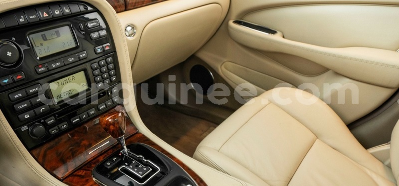 Big with watermark jaguar xj conakry conakry 11069