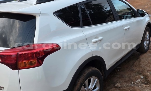 Acheter Occasion Voiture Toyota RAV4 Blanc à Conakry, Conakry Acheter Occasion Voiture Toyota RAV4 Blanc à Conakry, Conakry