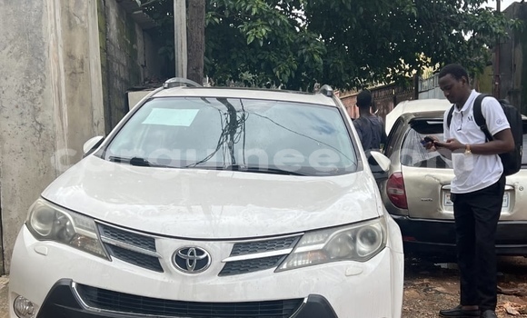 Buy Import Toyota RAV4 White Car in Conakry in Conakry