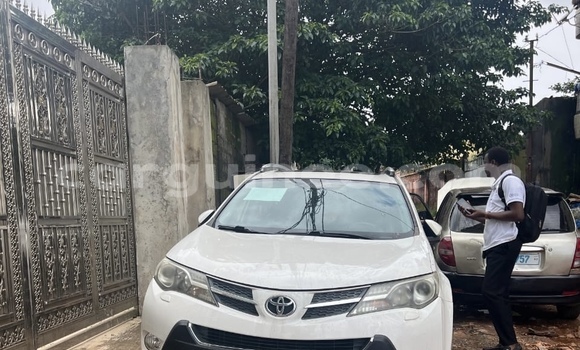 Acheter Import Voiture Toyota RAV4 Blanc à Conakry, Conakry Acheter Import Voiture Toyota RAV4 Blanc à Conakry, Conakry