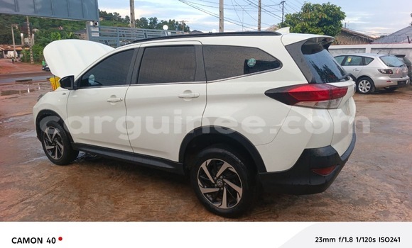 Acheter Import Voiture Toyota Rush Blanc à Conakry, Conakry Acheter Import Voiture Toyota Rush Blanc à Conakry, Conakry