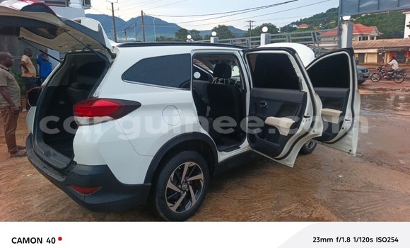 Acheter Import Voiture Toyota Rush Blanc à Conakry, Conakry Acheter Import Voiture Toyota Rush Blanc à Conakry, Conakry