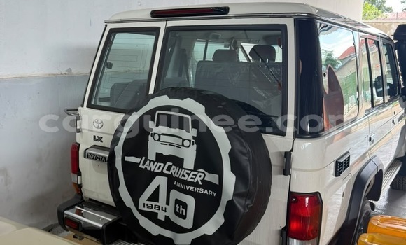 Acheter Neuf Voiture Toyota Land Cruiser Blanc à Conakry, Conakry Acheter Neuf Voiture Toyota Land Cruiser Blanc à Conakry, Conakry