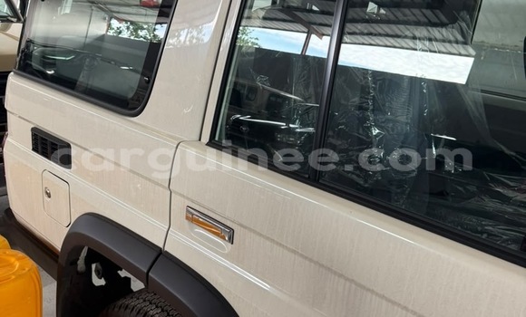 Acheter Neuf Voiture Toyota Land Cruiser Blanc à Conakry, Conakry Acheter Neuf Voiture Toyota Land Cruiser Blanc à Conakry, Conakry