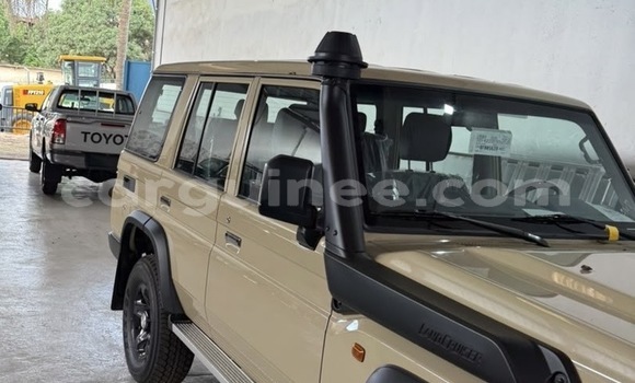 Acheter Neuf Voiture Toyota Land Cruiser Vert à Conakry, Conakry Acheter Neuf Voiture Toyota Land Cruiser Vert à Conakry, Conakry