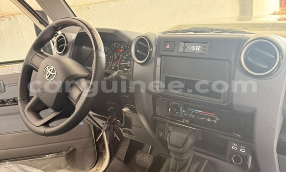 Acheter Neuf Voiture Toyota Land Cruiser Vert à Conakry, Conakry Acheter Neuf Voiture Toyota Land Cruiser Vert à Conakry, Conakry