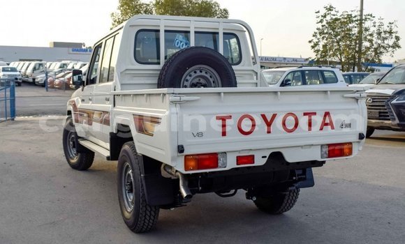 Acheter Import Voiture Toyota Land Cruiser Blanc à Import - Dubai, Conakry Acheter Import Voiture Toyota Land Cruiser Blanc à Import - Dubai, Conakry