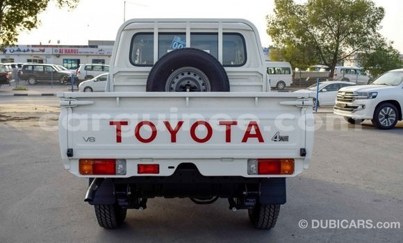 Acheter Import Voiture Toyota Land Cruiser Blanc à Import - Dubai, Conakry Acheter Import Voiture Toyota Land Cruiser Blanc à Import - Dubai, Conakry