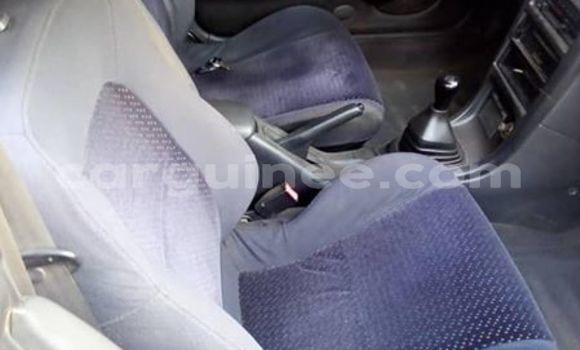 Acheter Occasion Voiture Mazda 323 Rouge à Conakry, Conakry Acheter Occasion Voiture Mazda 323 Rouge à Conakry, Conakry