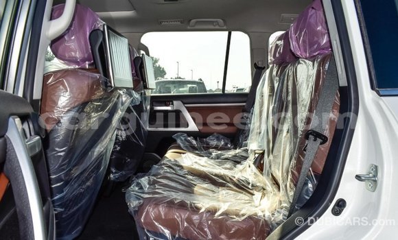 Buy Import Toyota Land Cruiser White Car in Import - Dubai in Conakry Buy Import Toyota Land Cruiser White Car in Import - Dubai in Conakry