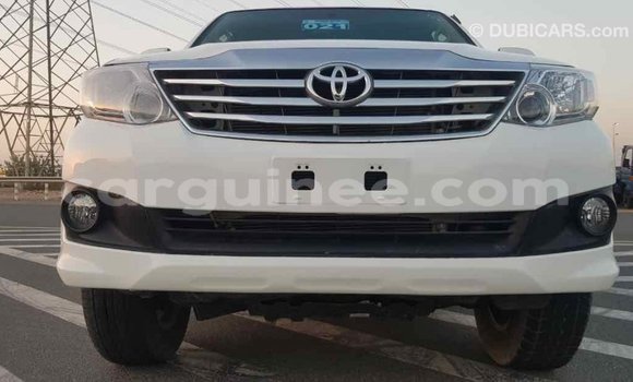 Acheter Import Voiture Toyota Fortuner Blanc à Import - Dubai, Conakry Acheter Import Voiture Toyota Fortuner Blanc à Import - Dubai, Conakry