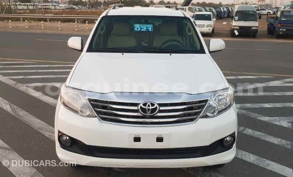 Acheter Import Voiture Toyota Fortuner Blanc à Import - Dubai, Conakry Acheter Import Voiture Toyota Fortuner Blanc à Import - Dubai, Conakry