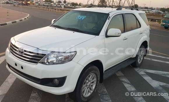 Acheter Import Voiture Toyota Fortuner Blanc à Import - Dubai, Conakry Acheter Import Voiture Toyota Fortuner Blanc à Import - Dubai, Conakry