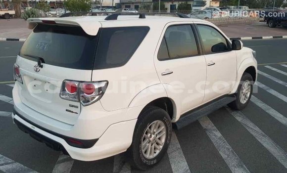 Acheter Import Voiture Toyota Fortuner Blanc à Import - Dubai, Conakry Acheter Import Voiture Toyota Fortuner Blanc à Import - Dubai, Conakry