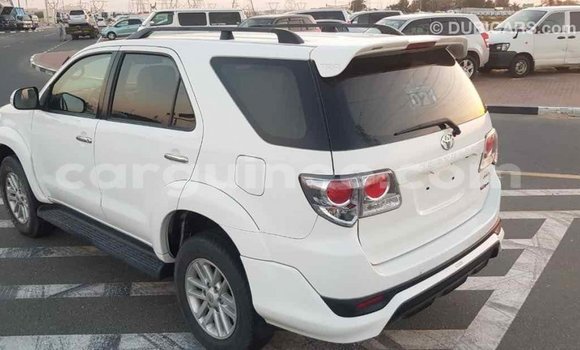 Acheter Import Voiture Toyota Fortuner Blanc à Import - Dubai, Conakry Acheter Import Voiture Toyota Fortuner Blanc à Import - Dubai, Conakry