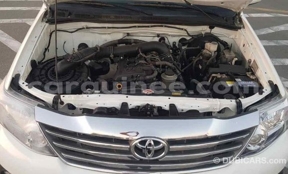 Acheter Import Voiture Toyota Fortuner Blanc à Import - Dubai, Conakry Acheter Import Voiture Toyota Fortuner Blanc à Import - Dubai, Conakry