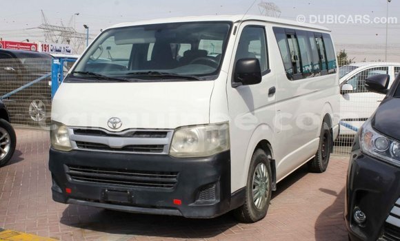Acheter Import Voiture Toyota Hiace Blanc à Import - Dubai, Conakry Acheter Import Voiture Toyota Hiace Blanc à Import - Dubai, Conakry